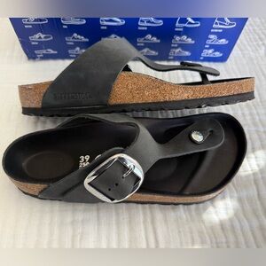 NIB Birkenstock Gizeh Big Buckle Oiled Leather Sandal Size 39 Regular/Wide